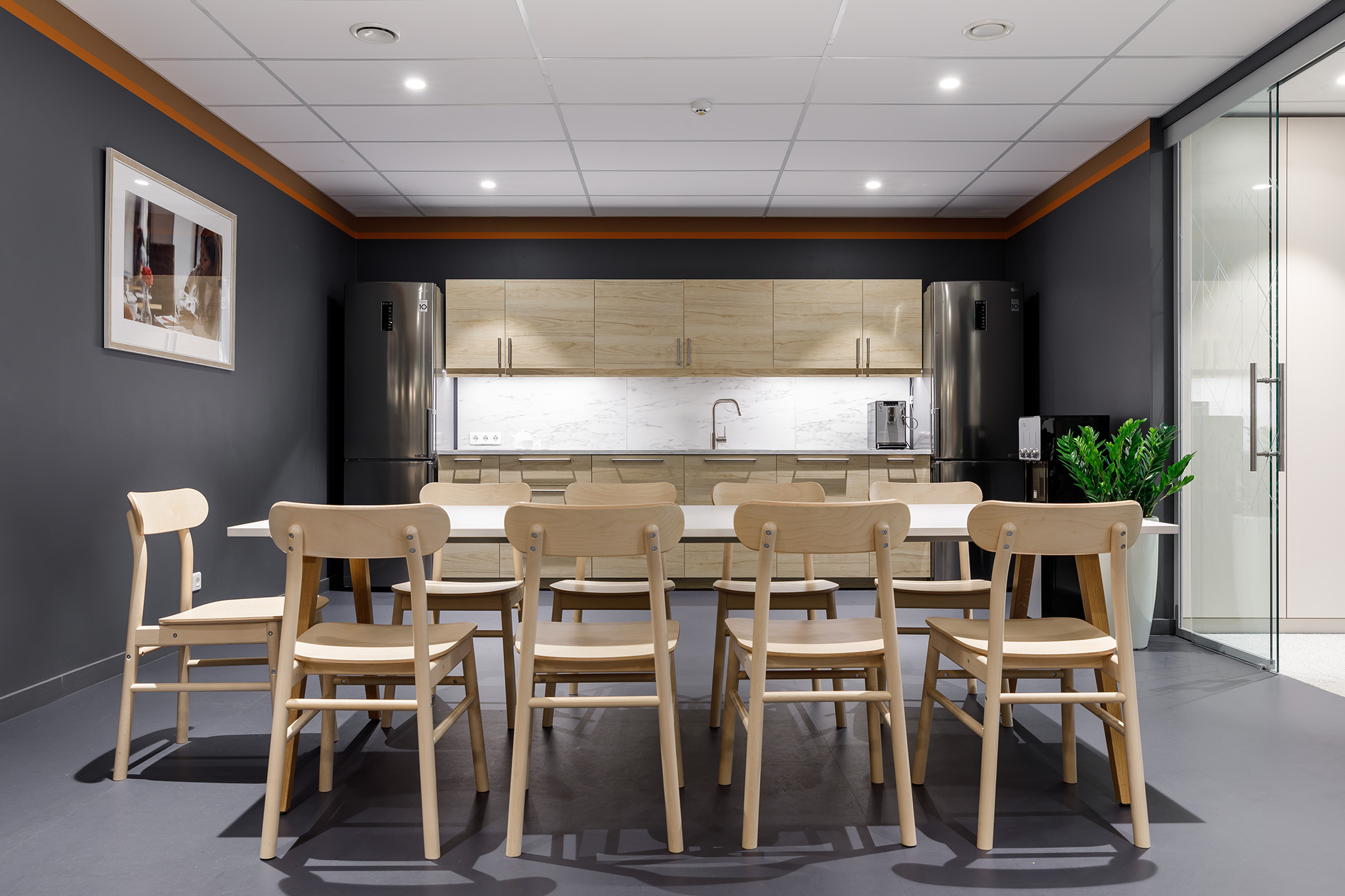 Сотрудники могут представить, что обедают вне офиса, и на время забыть о рабочих задачах Сотрудники могут представить, что обедают вне офиса, и на время забыть о рабочих задачах