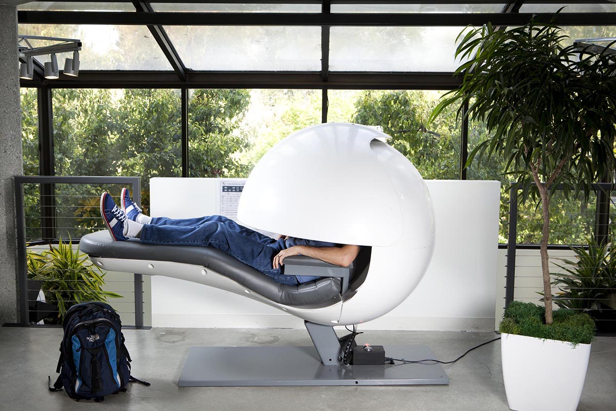 кресло для сна в офисе