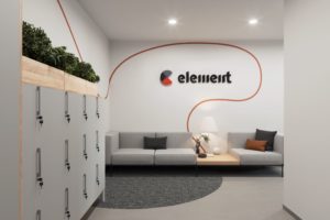 В офисе компании Element Tampere (Финляндия) установили в зоне ожидания большой диван со столиком и локеры