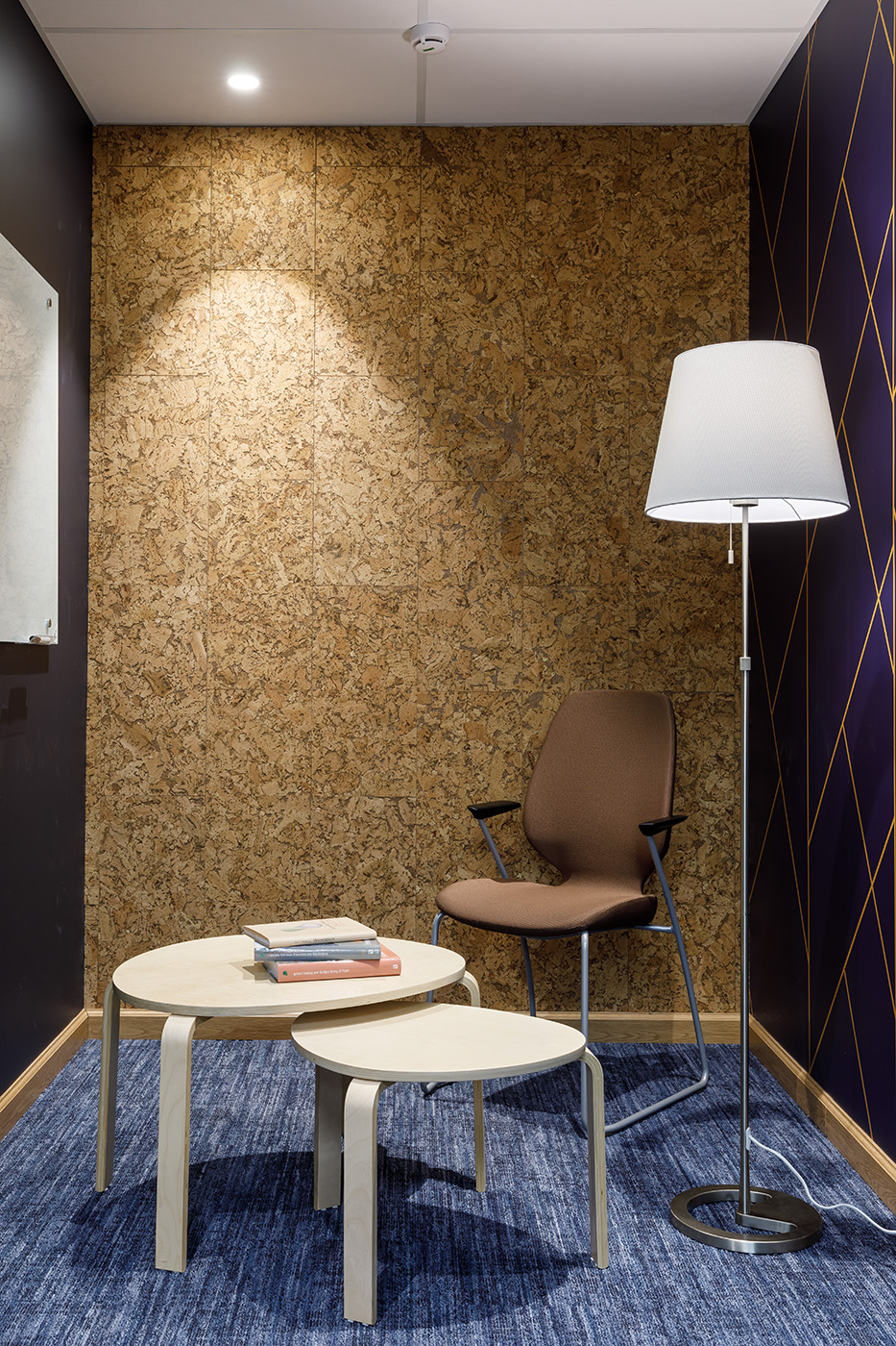 В офисе компании Kemira мы предусмотрели малую переговорную, рассчитанную на двоих. В офисе компании Kemira мы предусмотрели малую переговорную, рассчитанную на двоих.