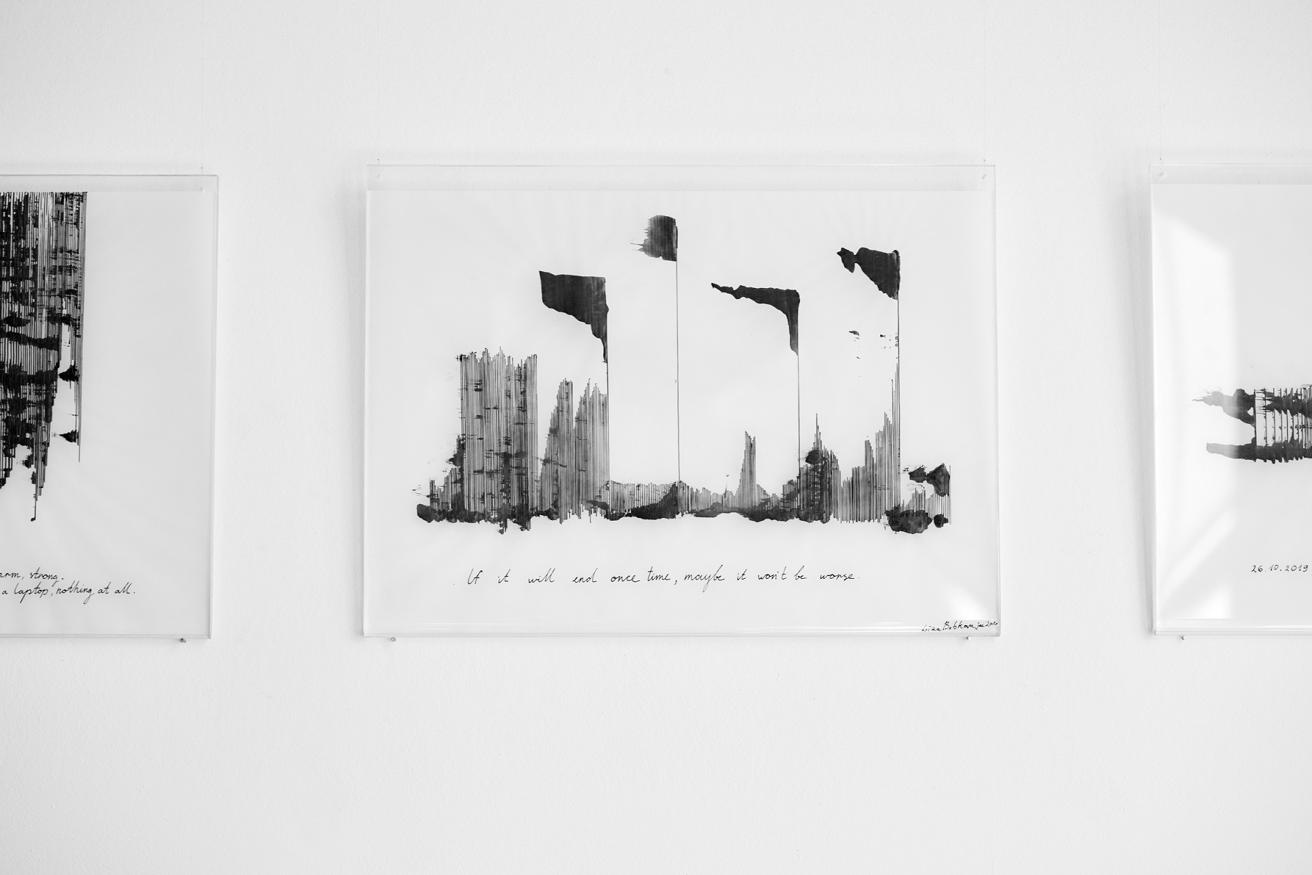 На стенах второго этажа размещены холсты работы Кирилла Челушкина На стенах второго этажа размещены холсты работы Кирилла Челушкина