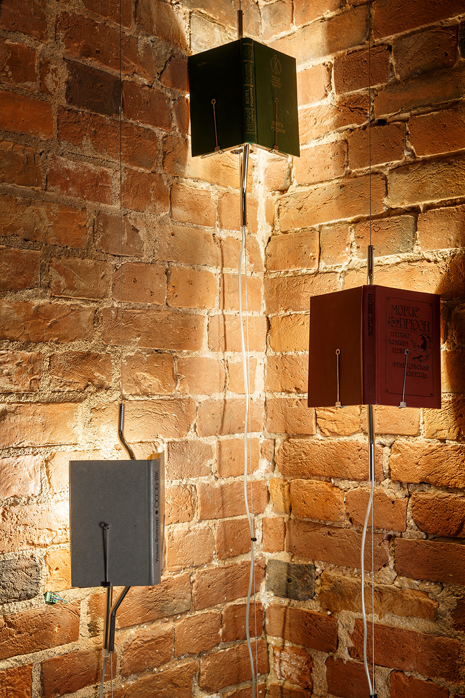 Также в проекте коворкинга Benua.PAGE использованы светильники, сделанные из книг, которые передал нам один из руководителей сети Также в проекте коворкинга Benua.PAGE использованы светильники, сделанные из книг, которые передал нам один из руководителей сети