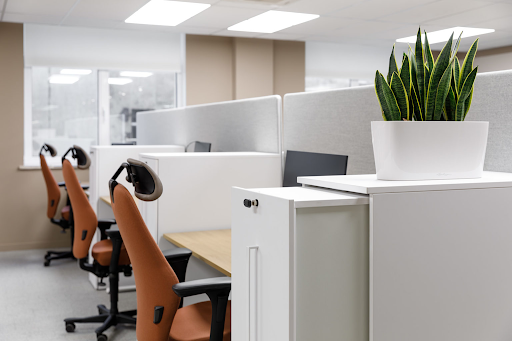 Большие шкафы и комоды нужны всё реже, потому что информация хранится преимущественно в электронном виде Большие шкафы и комоды нужны всё реже, потому что информация хранится преимущественно в электронном виде