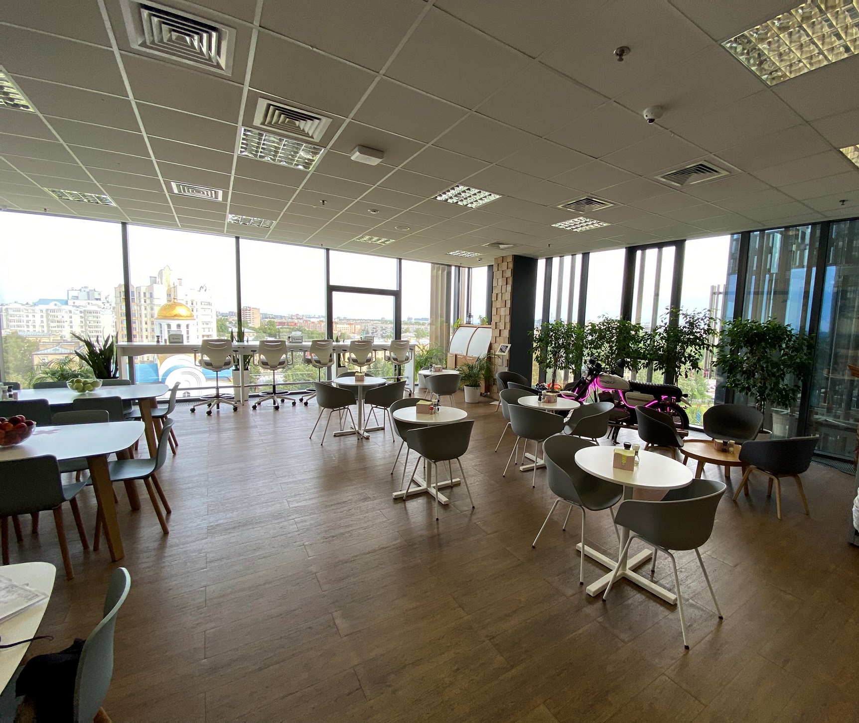 Небольшое пространство с заявкой на многофункциональность Небольшое пространство с заявкой на многофункциональность