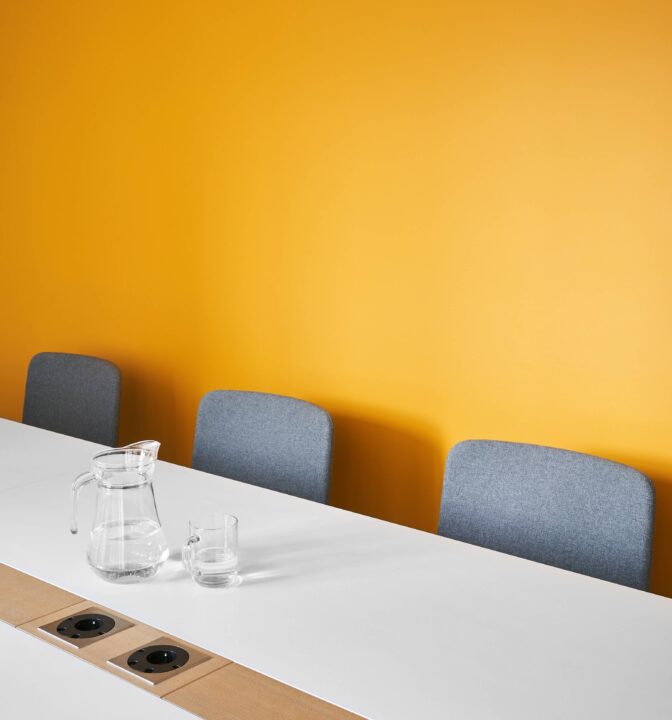 Интерьер офиса в современном стиле для билетного оператора Kassir.ru - фото №3