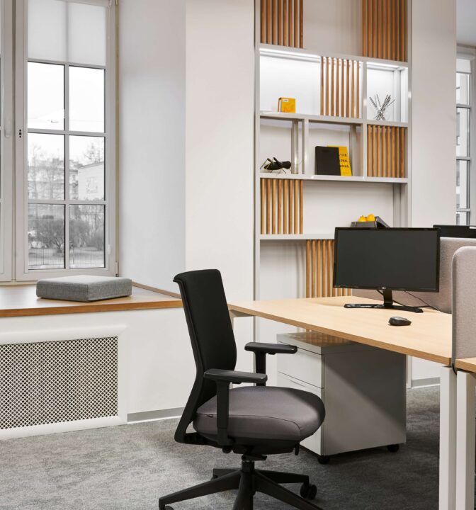 Интерьер офиса в современном стиле для билетного оператора Kassir.ru - фото №4