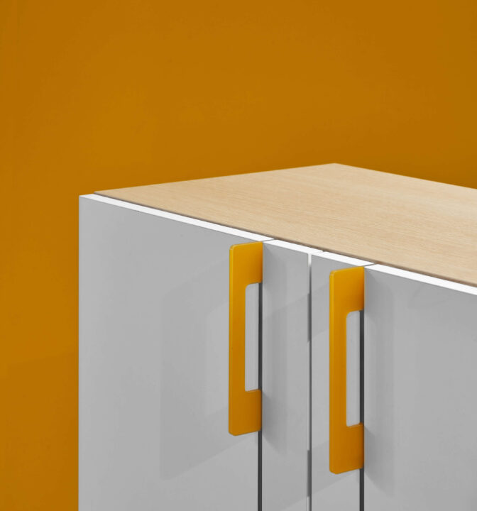 Интерьер офиса в современном стиле для билетного оператора Kassir.ru - фото №9