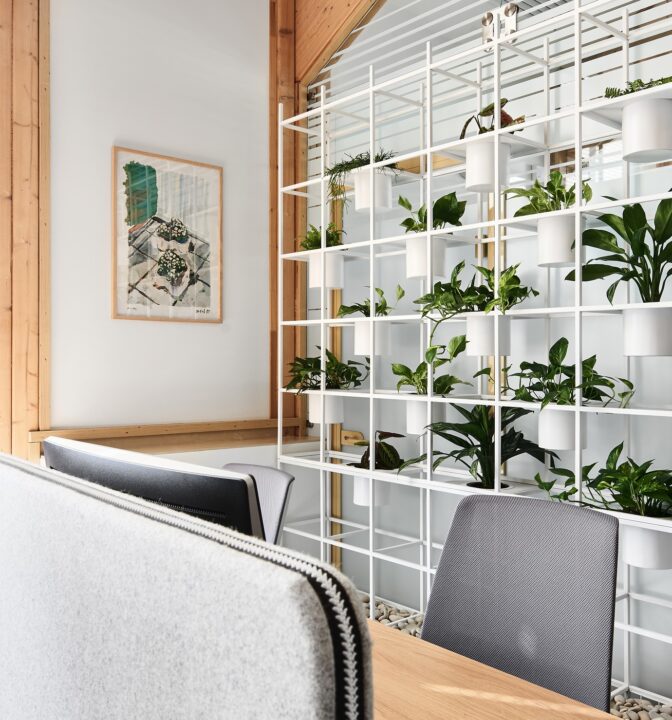 Интерьер современного офиса студии DESIGNIC - фото №4