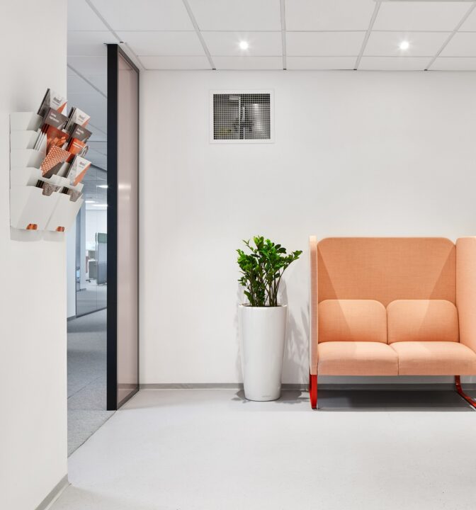 Офис в светлых тонах для компании Element Group Oy - фото №2