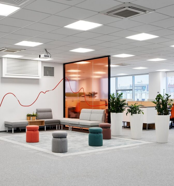 Офис в светлых тонах для компании Element Group Oy - фото №1