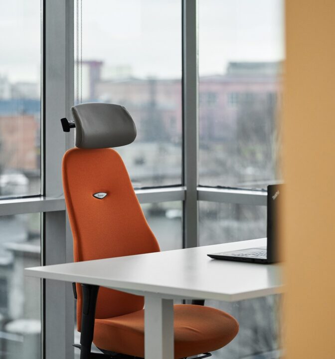 Офис в светлых тонах для компании Element Group Oy - фото №6