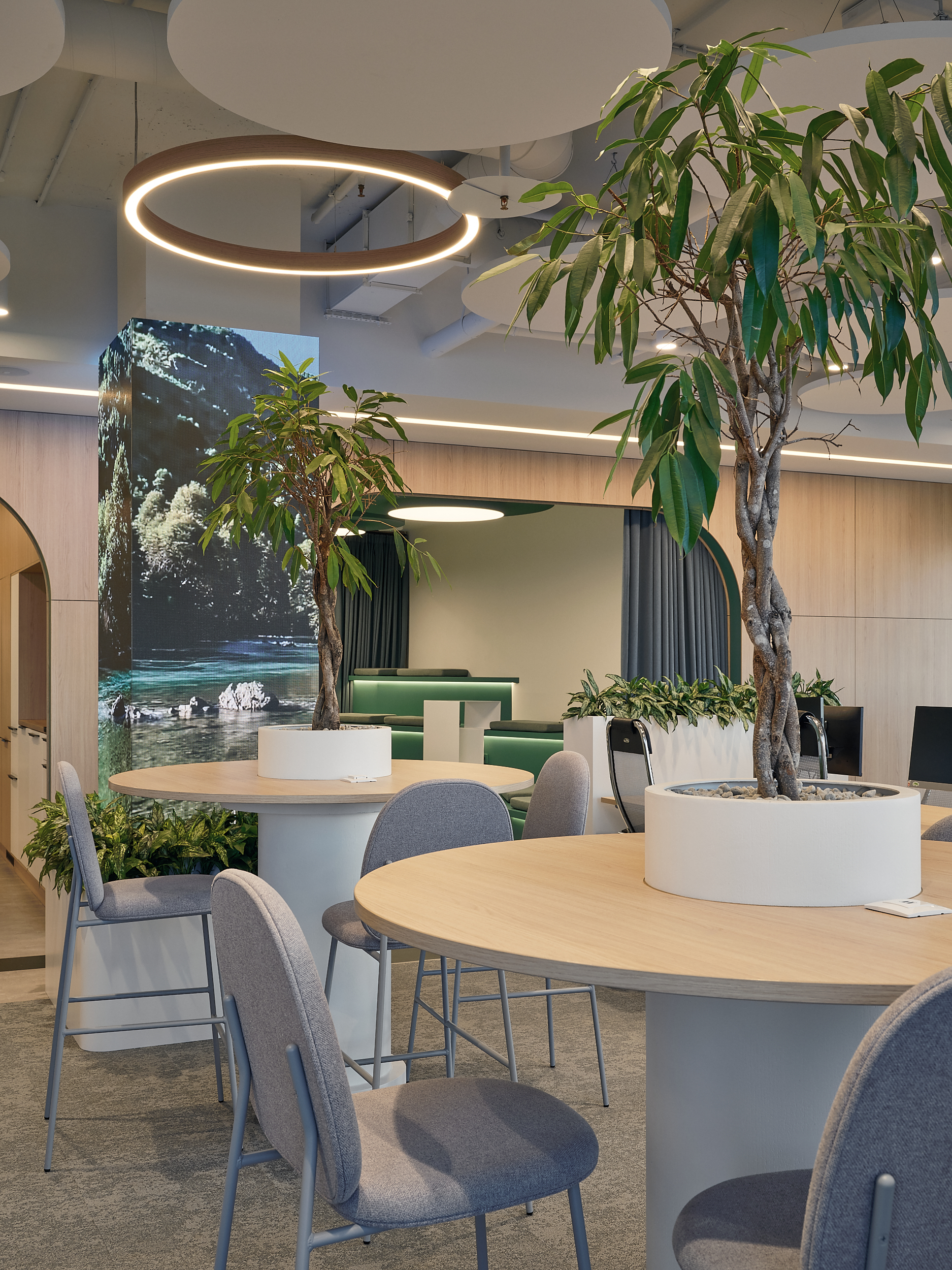 Рассматривайте мебель для зоны отдыха в офисе с жесткими подушками с влаго- и грязеустойчивой тканью — это позволит дольше сохранить их форму и качество в условиях интенсивной эксплуатации Рассматривайте мебель для зоны отдыха в офисе с жесткими подушками с влаго- и грязеустойчивой тканью — это позволит дольше сохранить их форму и качество в условиях интенсивной эксплуатации