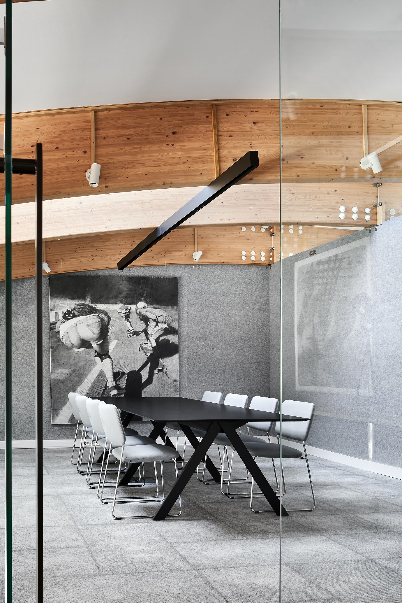 В переговорной комнате Designic мы разместили работу художника Кирилла Чёлушкина, которая иллюстрирует динамику, скорость мысли В переговорной комнате Designic мы разместили работу художника Кирилла Чёлушкина, которая иллюстрирует динамику, скорость мысли